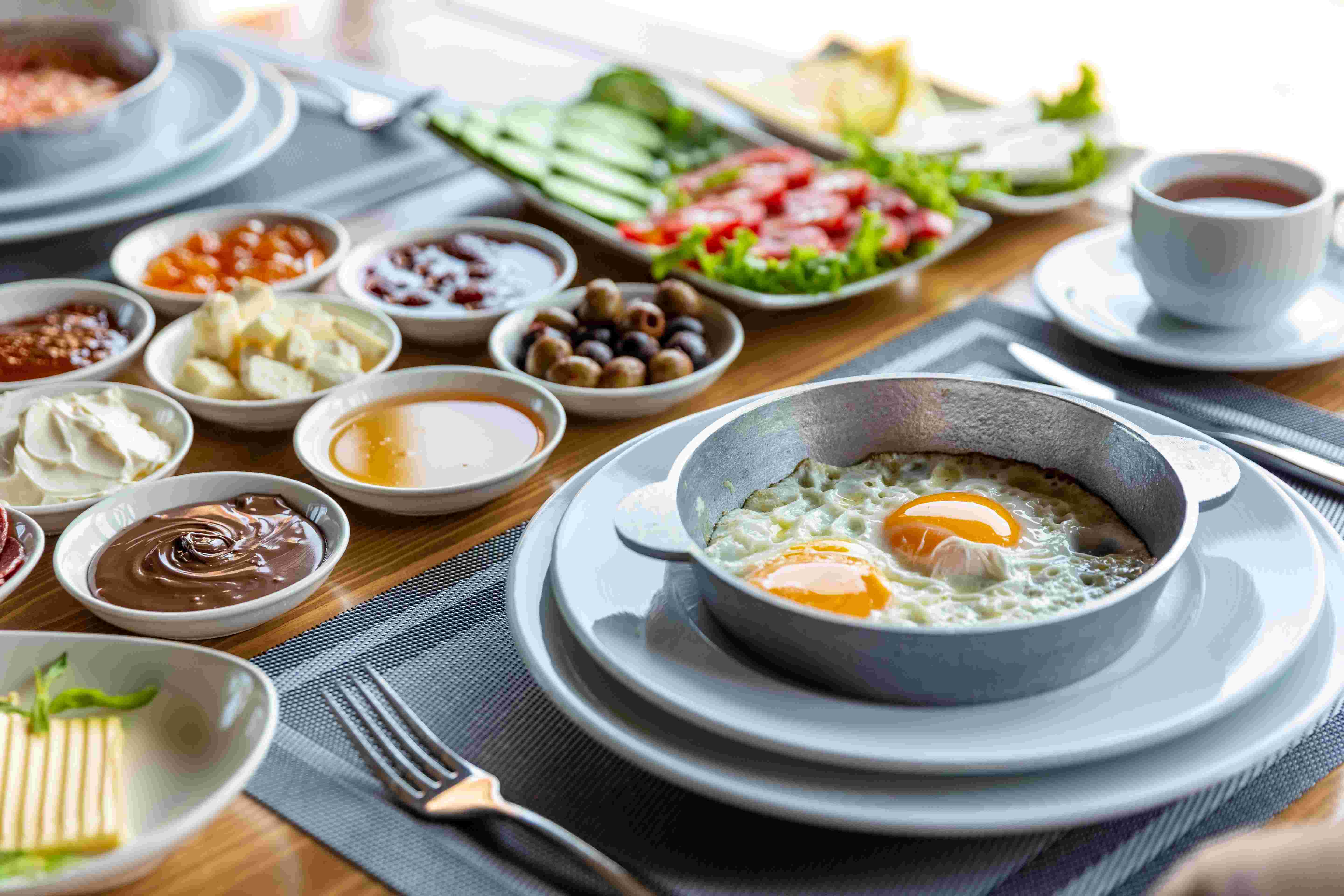 Kahvaltı Fiyatları 2025: Kuşadası ve Çevresinde Ortalama Bütçe